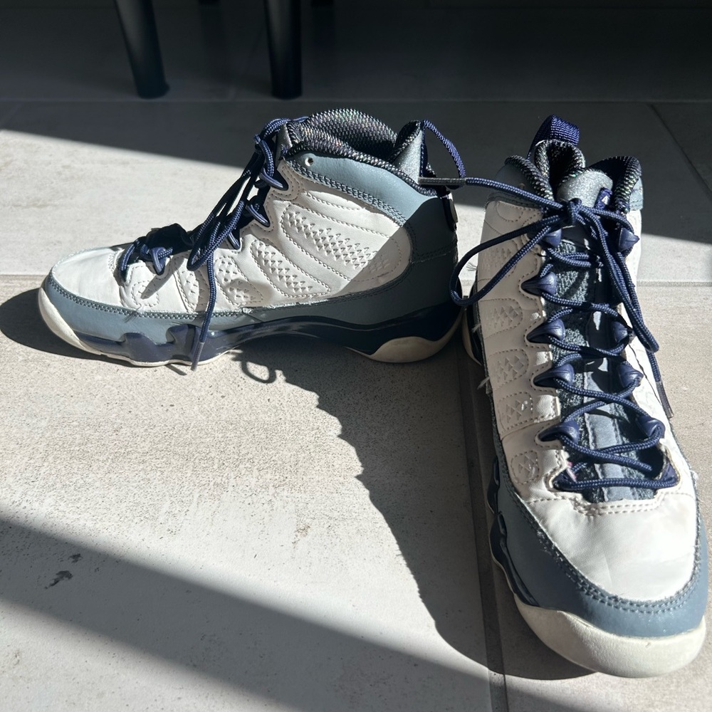 Jordan Women's Sneakers - White and Gray